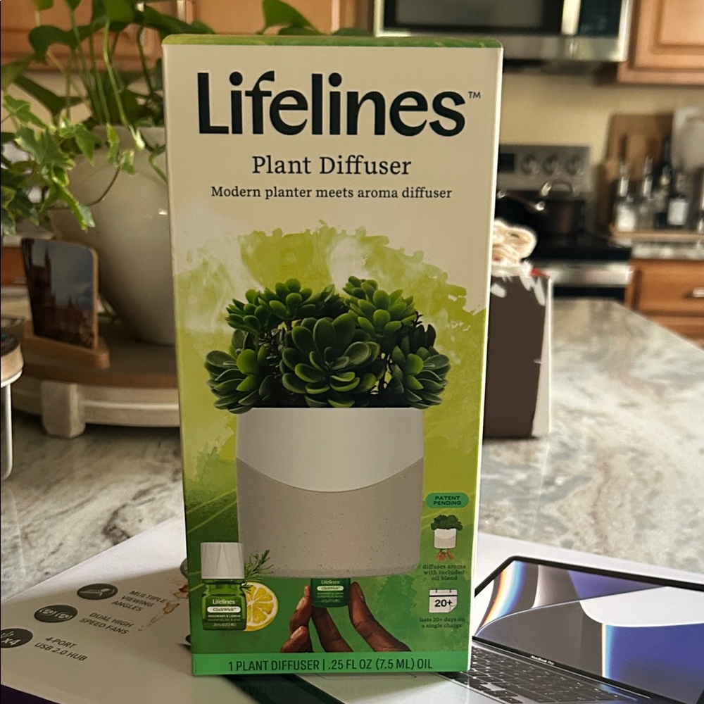 Lifelines Plant Diffuser in Green and White